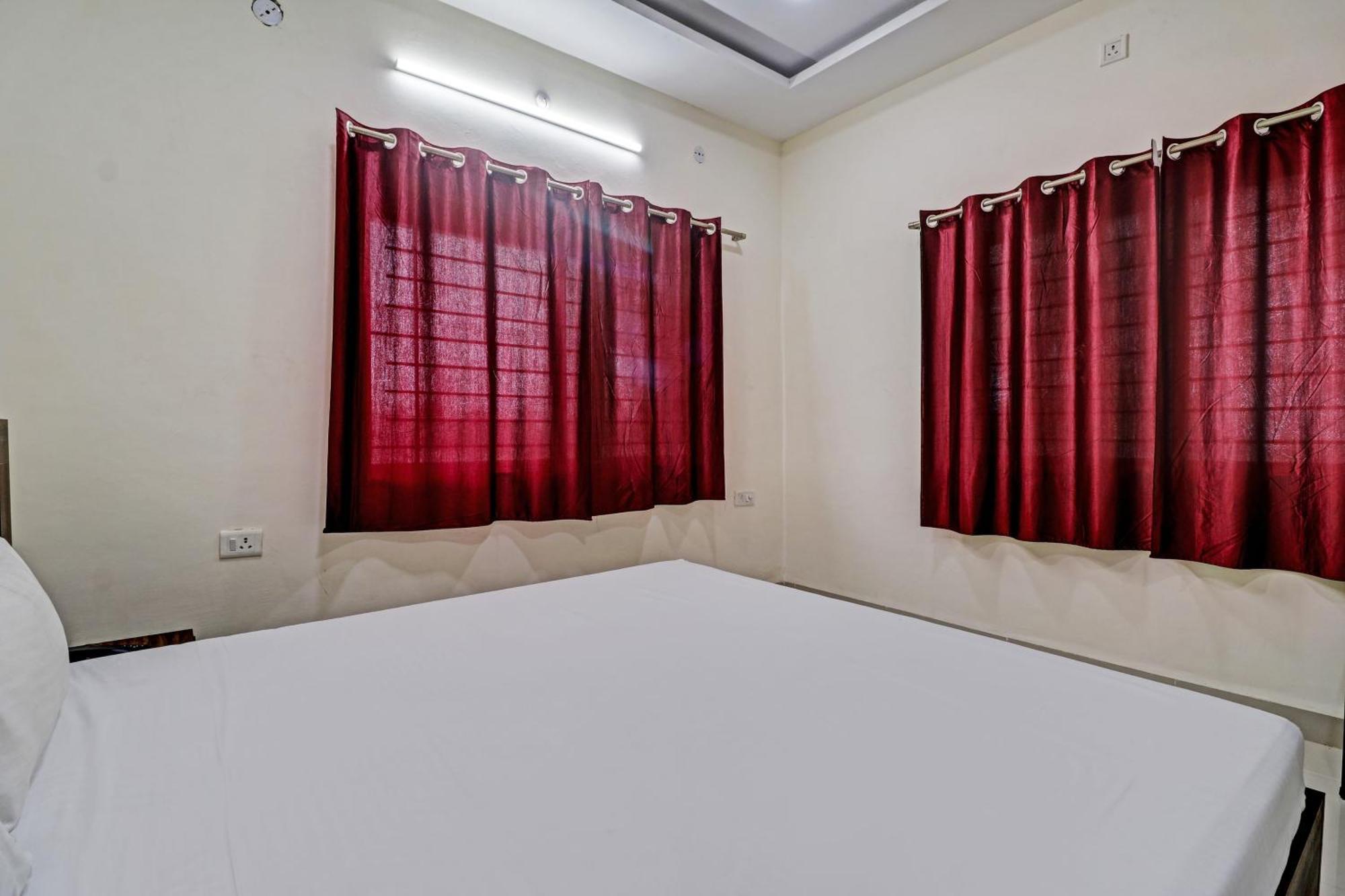 Super Hotel O Midway Treat Dhar Bagian luar foto