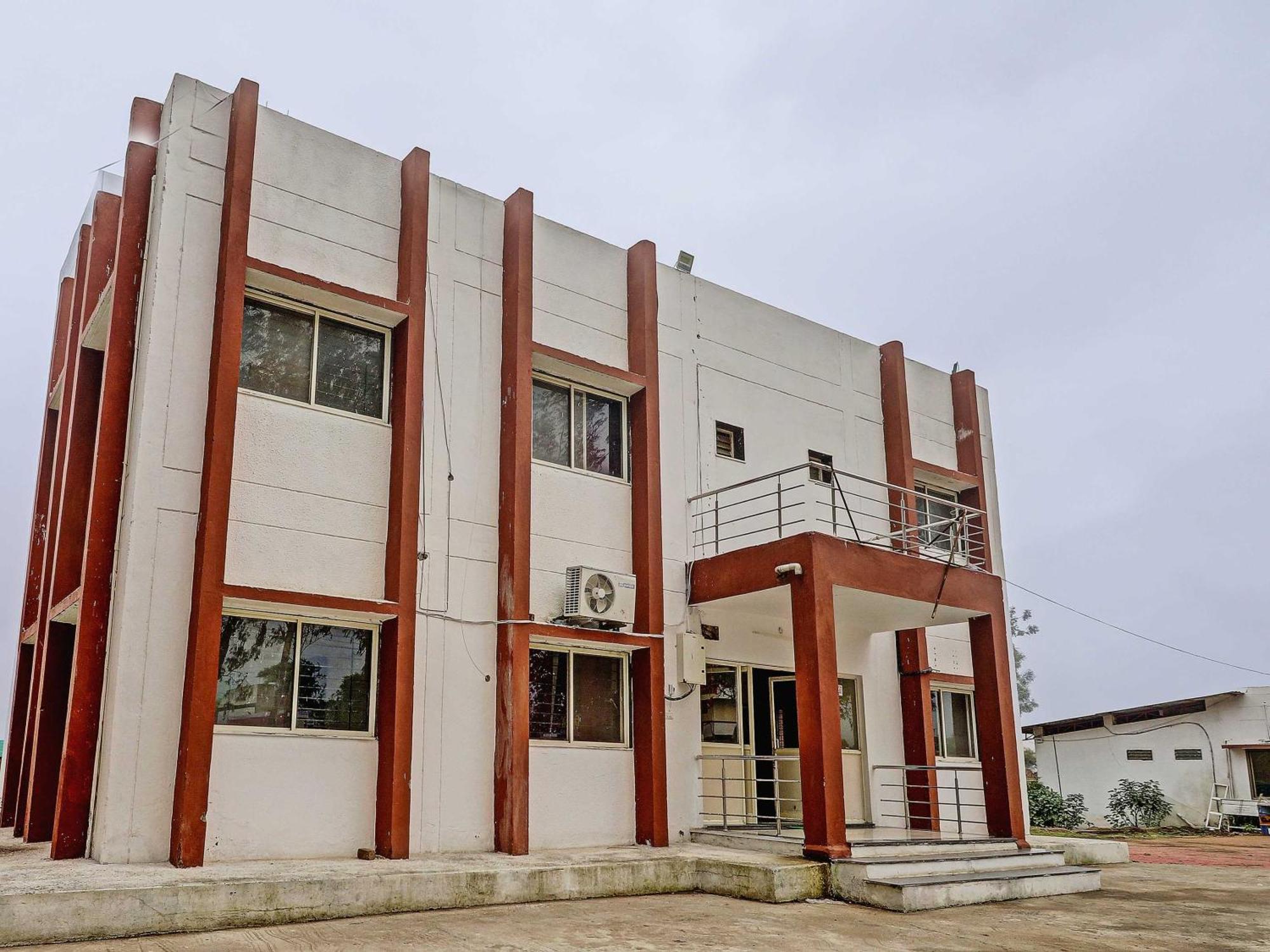 Super Hotel O Midway Treat Dhar Bagian luar foto