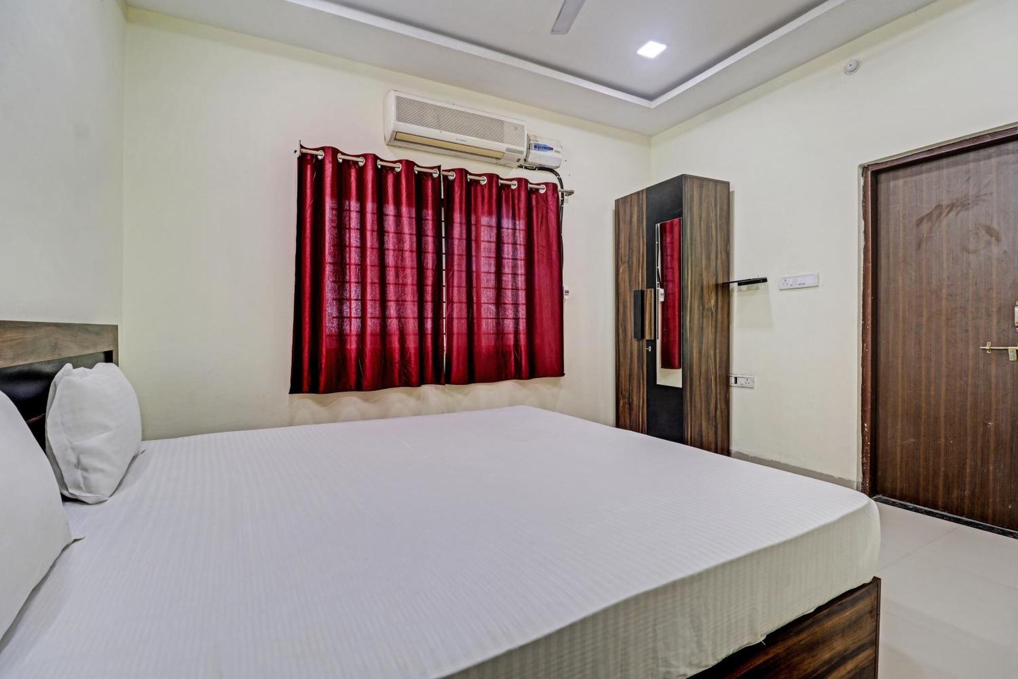 Super Hotel O Midway Treat Dhar Bagian luar foto