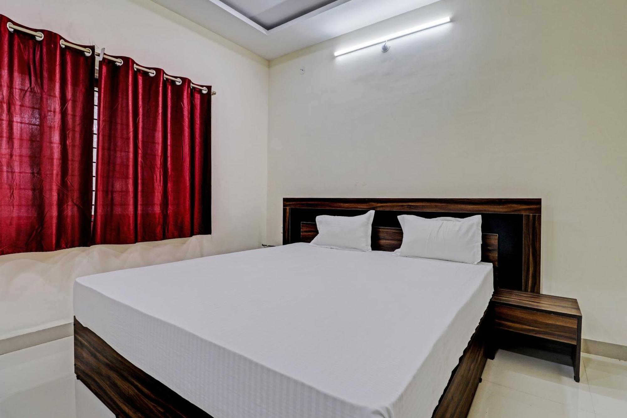 Super Hotel O Midway Treat Dhar Bagian luar foto
