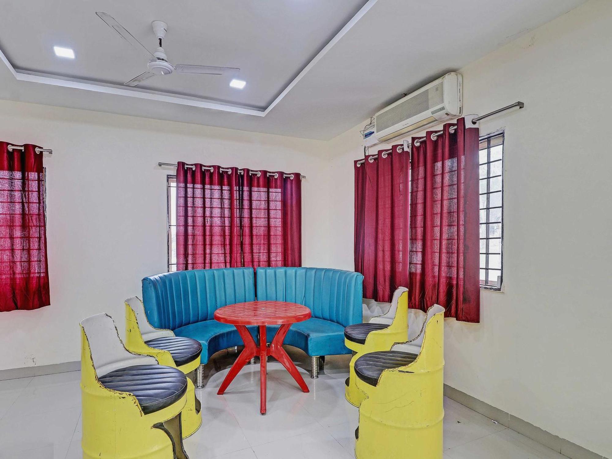 Super Hotel O Midway Treat Dhar Bagian luar foto