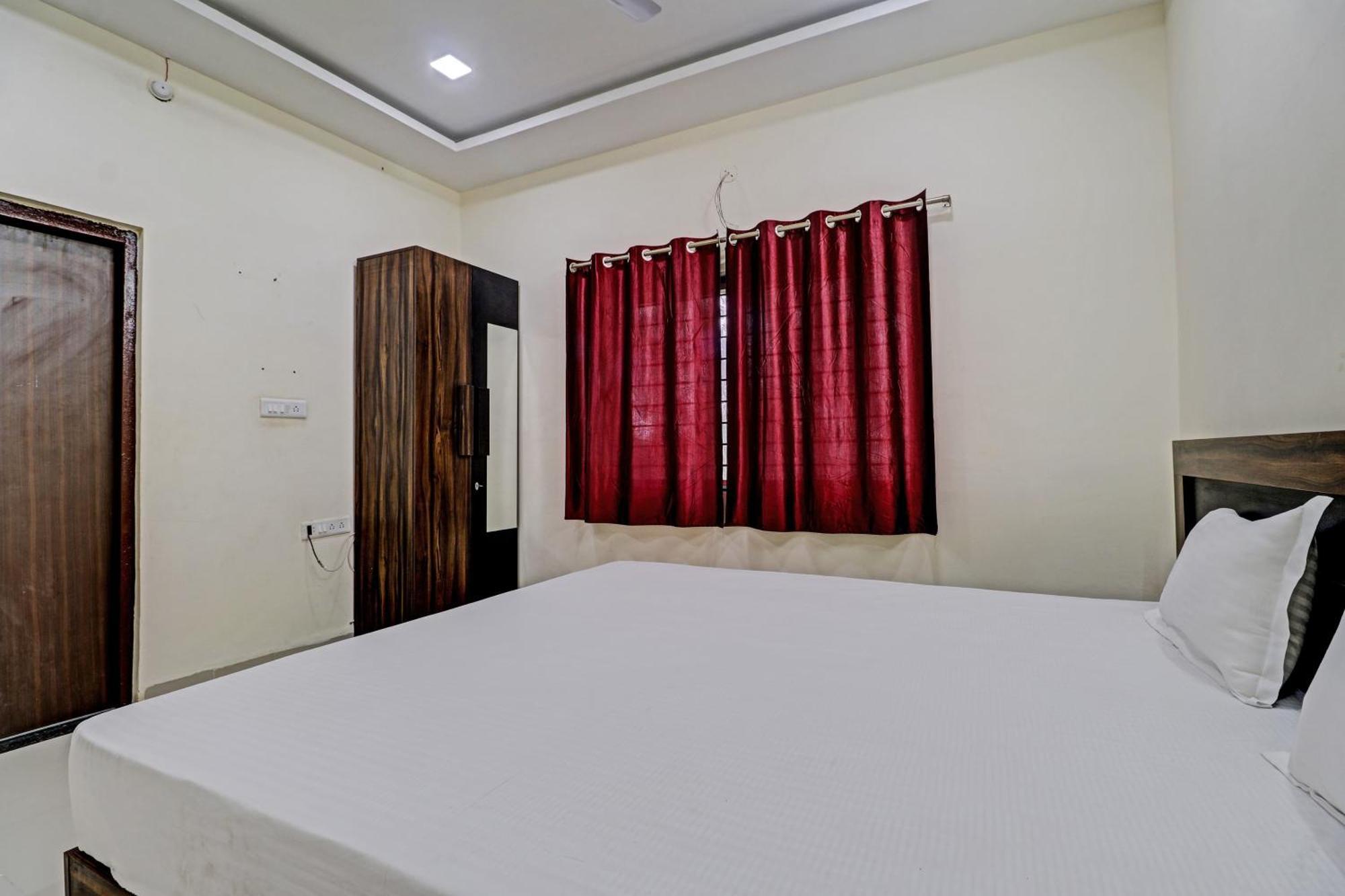 Super Hotel O Midway Treat Dhar Bagian luar foto
