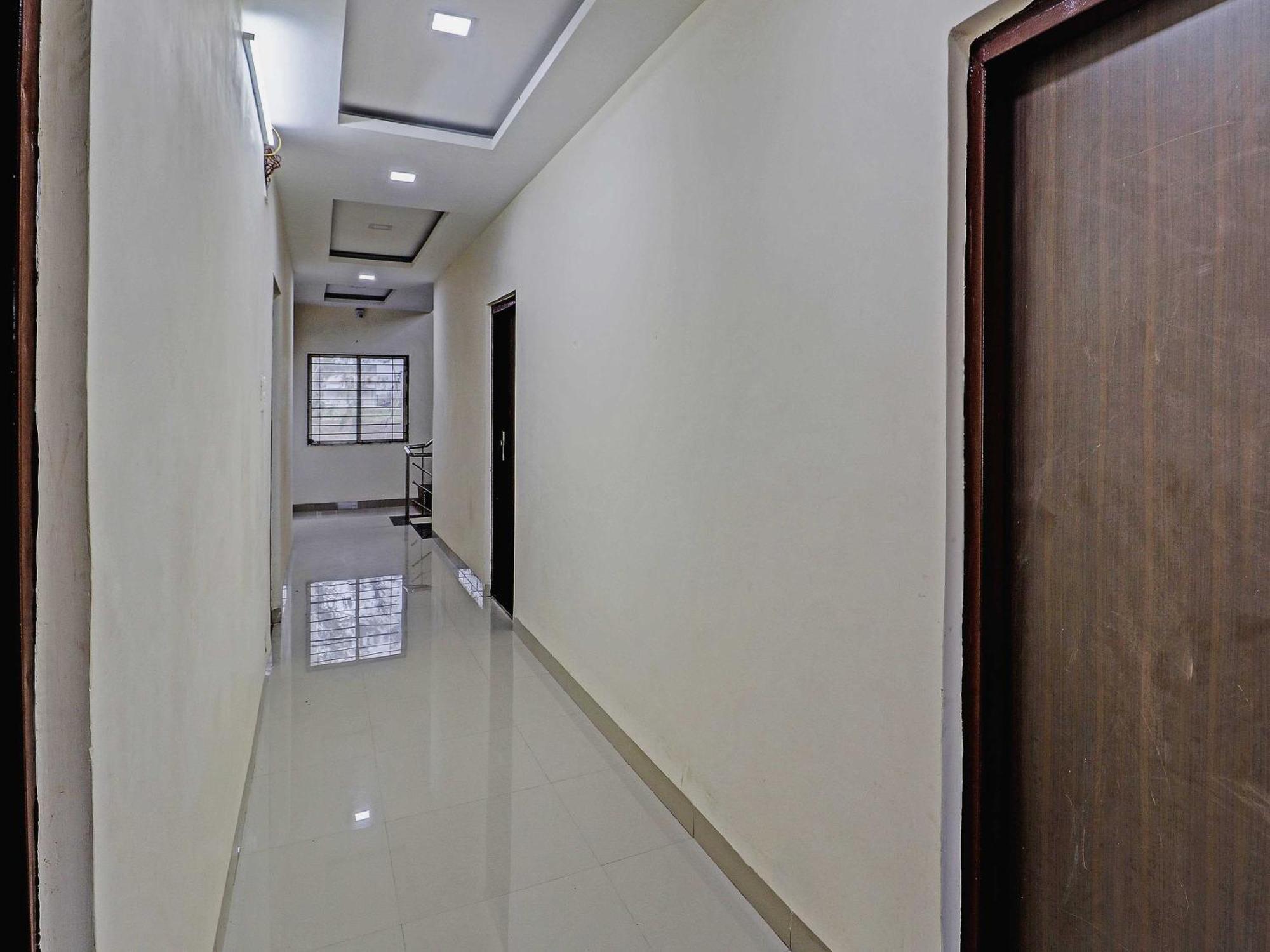 Super Hotel O Midway Treat Dhar Bagian luar foto
