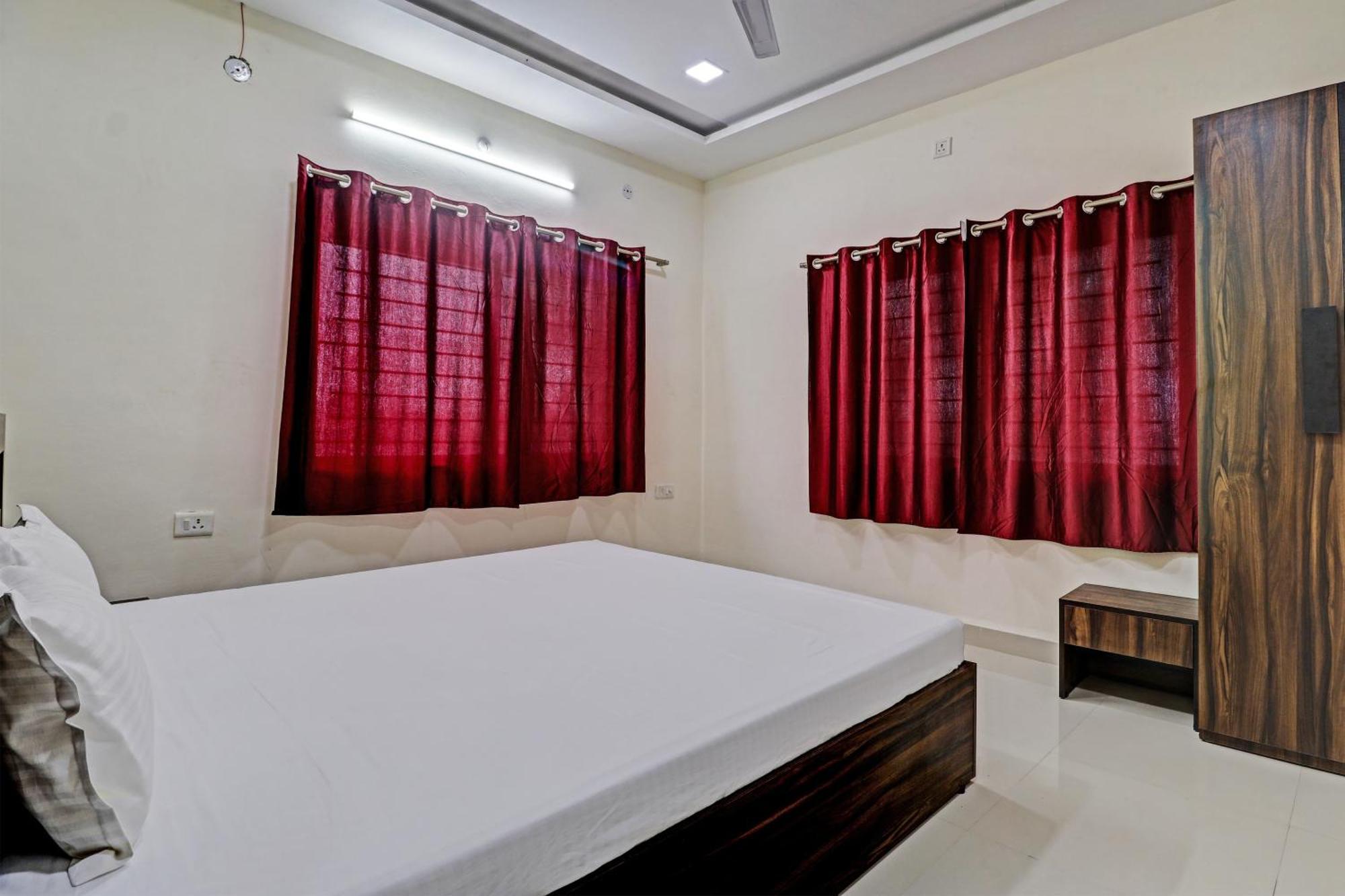 Super Hotel O Midway Treat Dhar Bagian luar foto