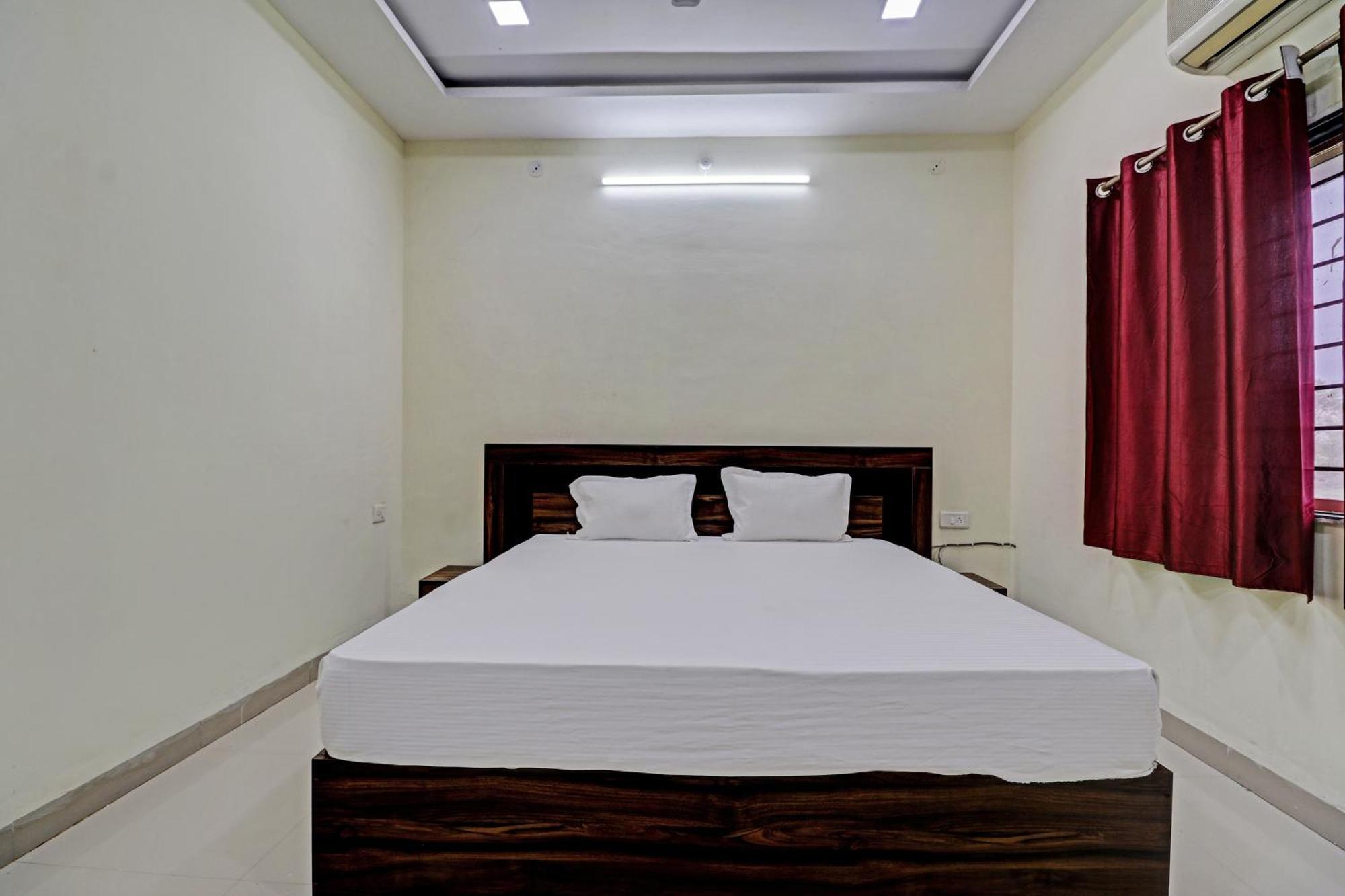 Super Hotel O Midway Treat Dhar Bagian luar foto