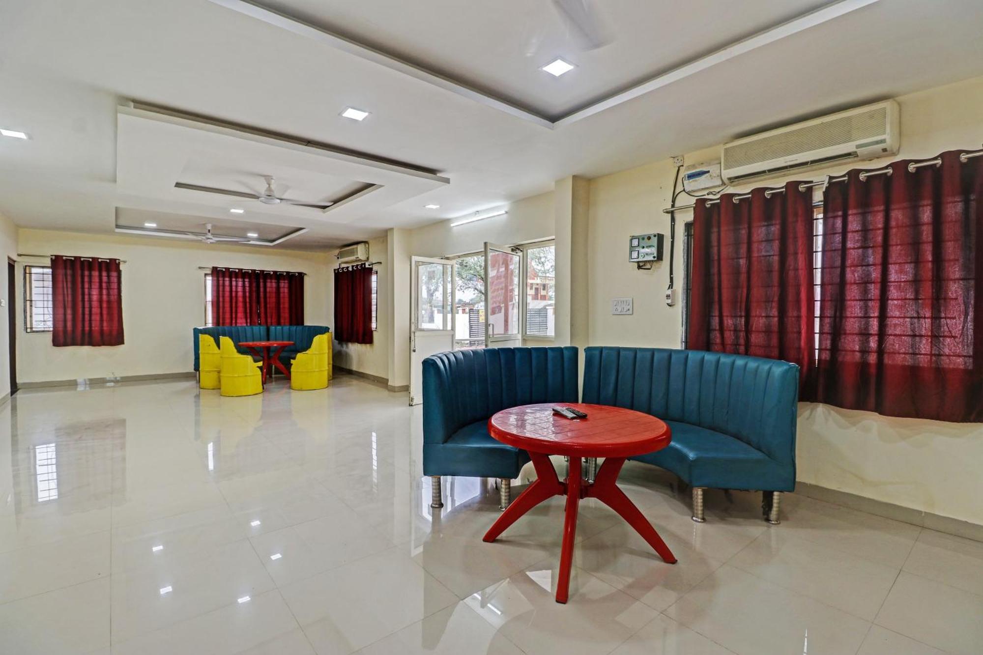 Super Hotel O Midway Treat Dhar Bagian luar foto