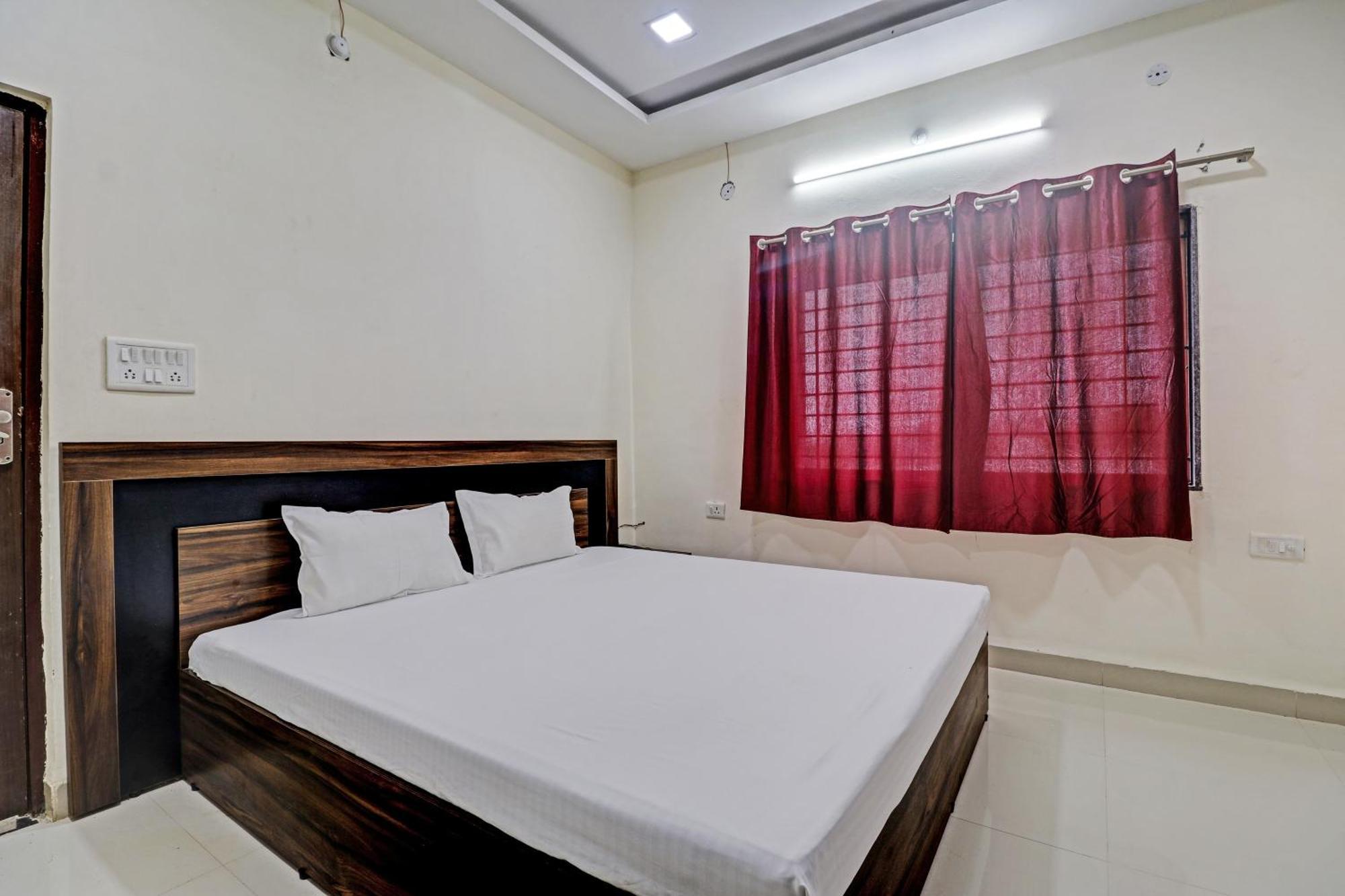 Super Hotel O Midway Treat Dhar Bagian luar foto