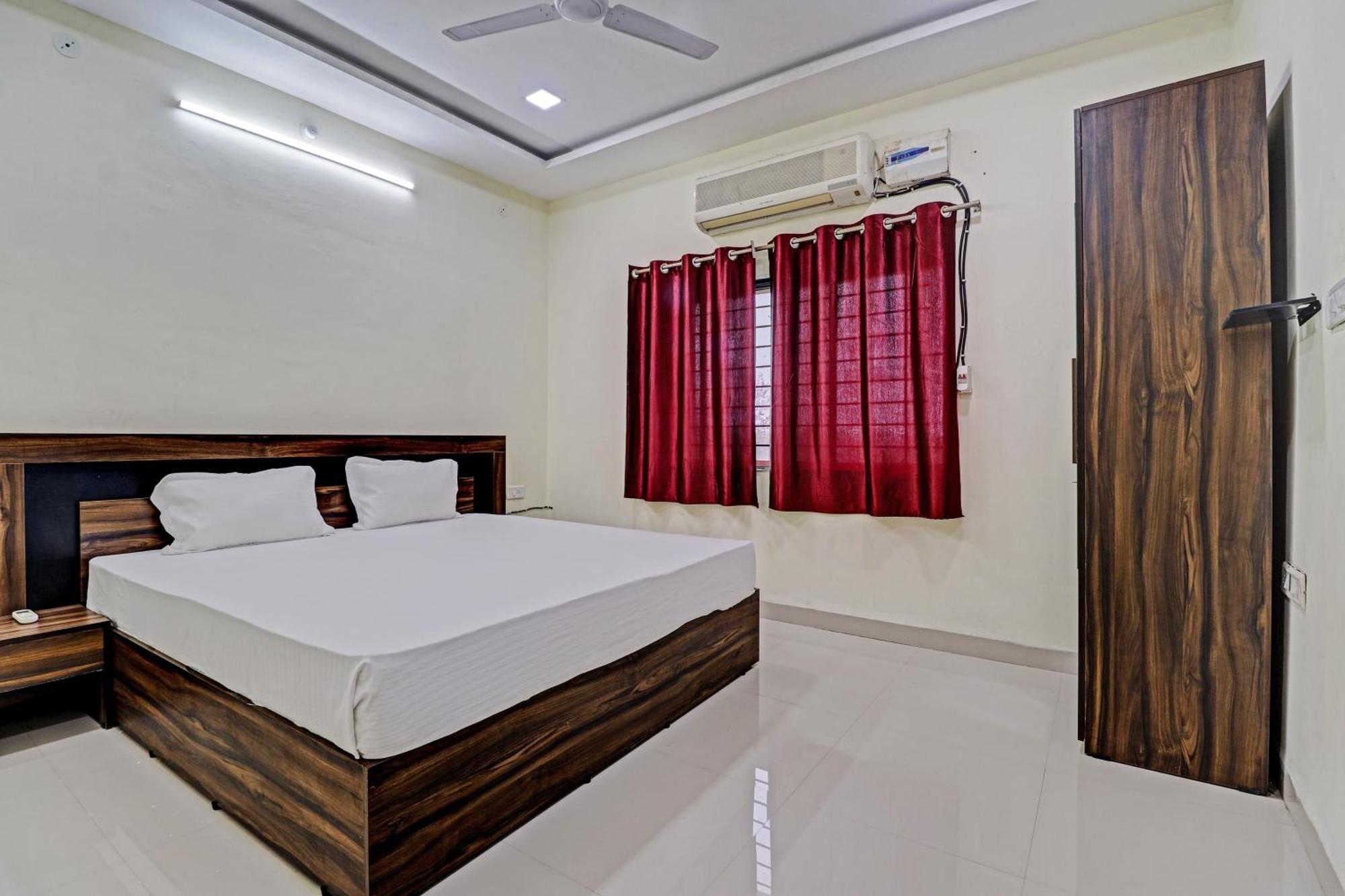 Super Hotel O Midway Treat Dhar Bagian luar foto