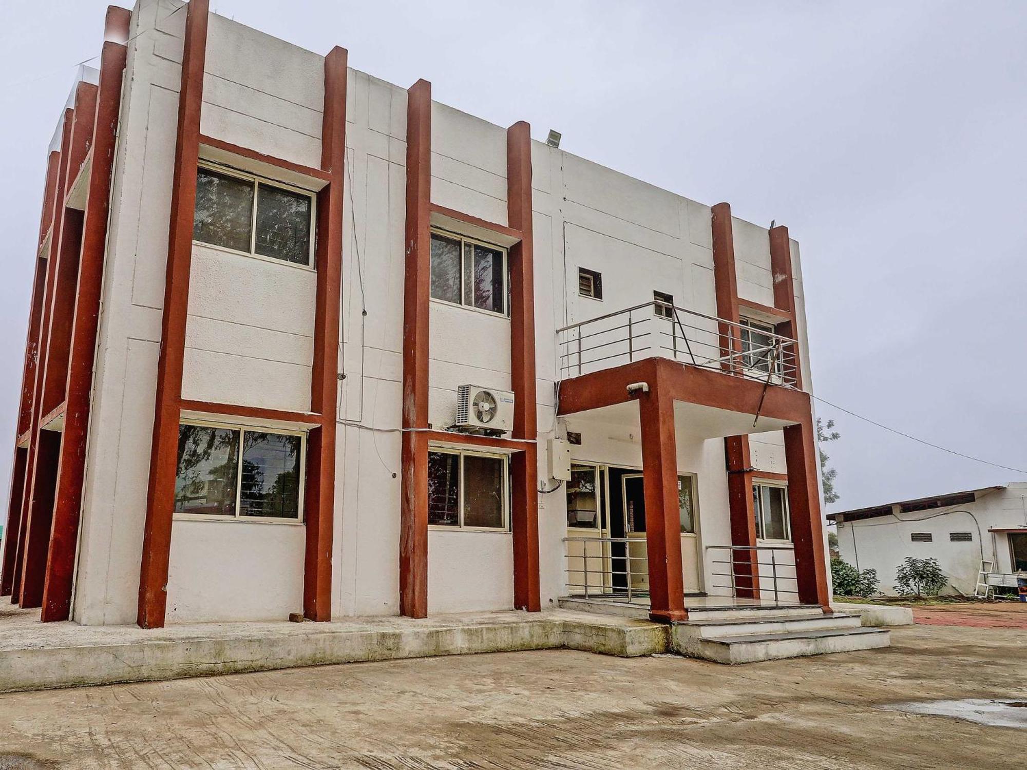 Super Hotel O Midway Treat Dhar Bagian luar foto